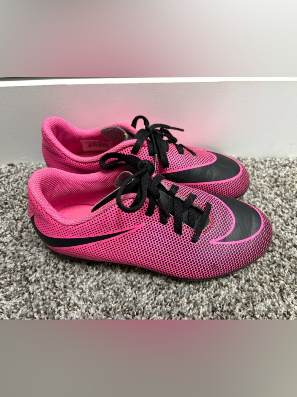 Nike Bravata Hot Pink and Black Soccer Cleats Size 2.5Y